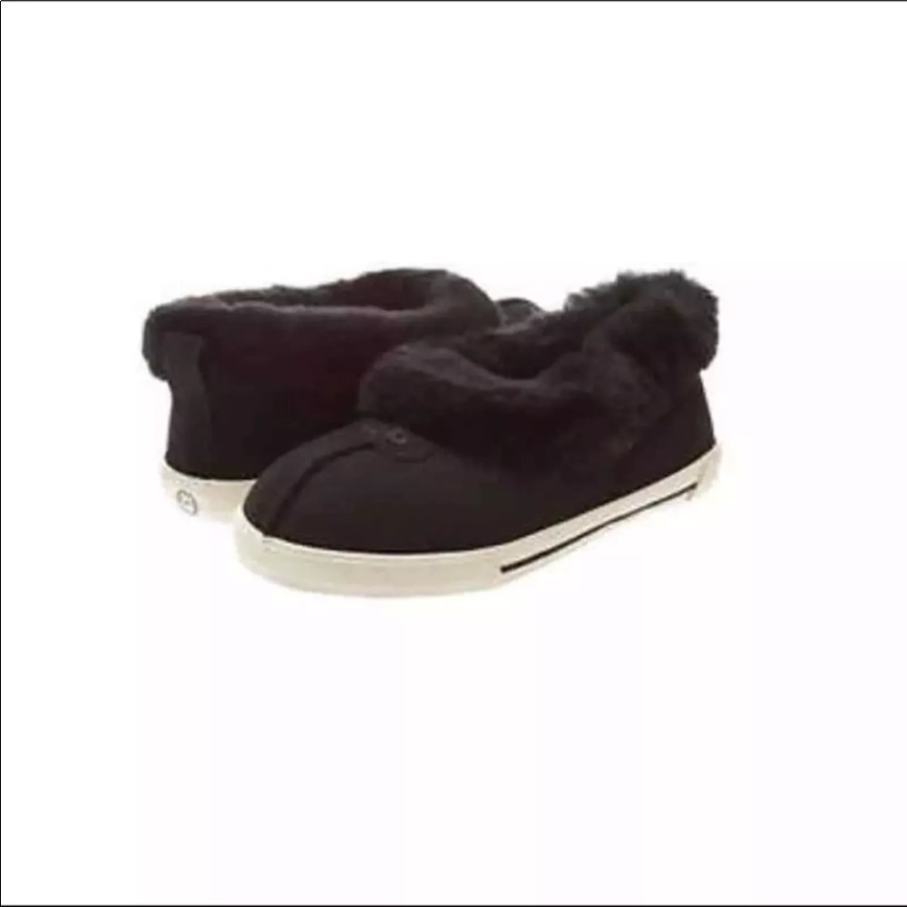 UGG Australia Rylan size 2 NEW in black
Real fur